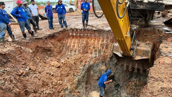 Rompimento de adutora na Via Verde compromete abastecimento de água no Segundo Distrito