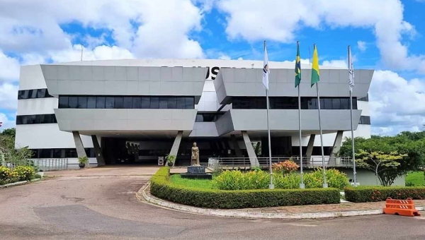 Com salários de até R$ 7,5 mil, inscrições do concurso efetivo do TJAC começam na próxima semana