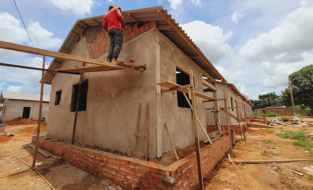 Rosana Gomes trabalha para entregar 31 casas populares este ano em Senador Guiomard; outras nove já foram entregues em 2022