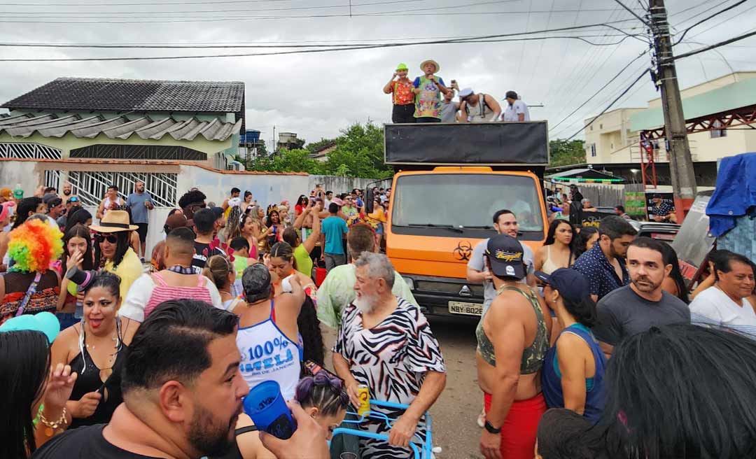 Com Bocalom entre foliões, Bloco Vai Quem Quer reúne multidão nas ruas do Tucumã