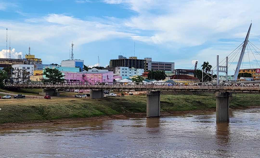 Rio Acre sobe quase um metro na Capital; nível do manancial deve aumentar consideravelmente nas próximas horas