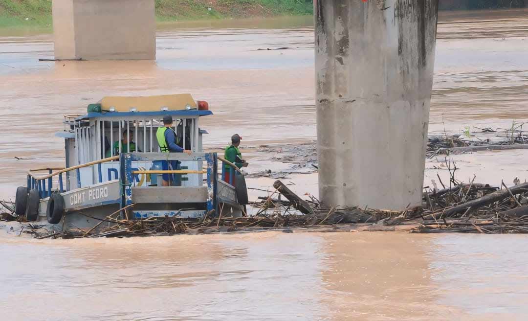 Em Rio Branco, Deracre inicia retirada de balseiros de pontes sobre o Rio Acre após manancial alcançar cota de transbordamento