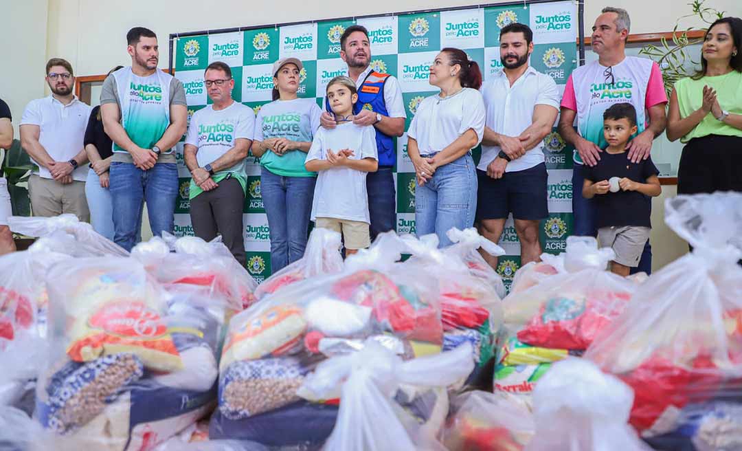 Governo recebe 2,4 toneladas de alimentos e kits de limpeza que serão entregues às vítimas das enchentes no Acre