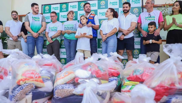 Governo recebe 2,4 toneladas de alimentos e kits de limpeza que serão entregues às vítimas das enchentes no Acre