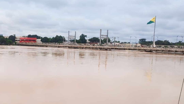 Rio Acre chega a 17,75 m na Capital; segunda maior enchente da história