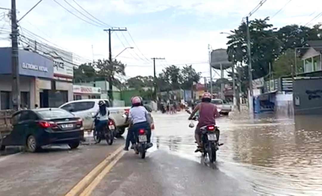 Cheia do rio Acre: trecho da rua Doutor Pereira Passos, acesso ao Parque Capitão Ciríaco, fica alagado