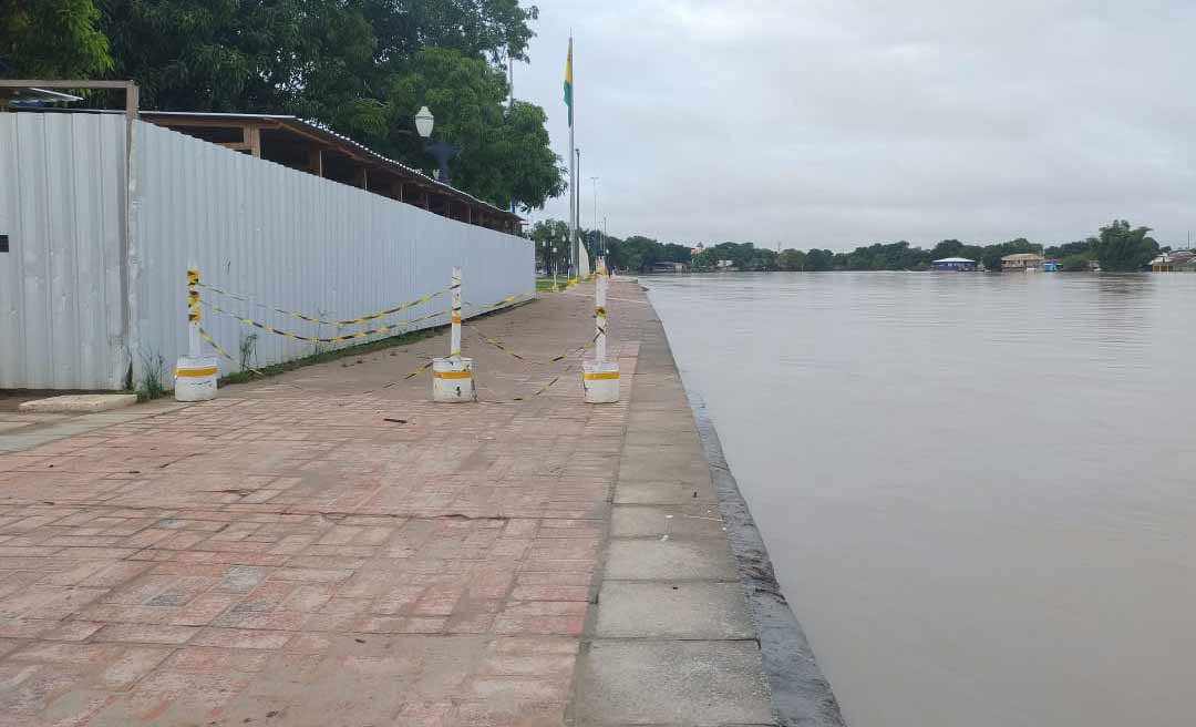 Nível do rio Acre continua baixando e ruas no Segundo Distrito de Rio Branco são liberadas para tráfego