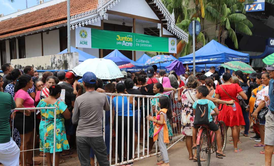 Confusão no Centro de Rio Branco durante entrega de sacolões da Campanha Juntos pelo Acre; veja o vídeo