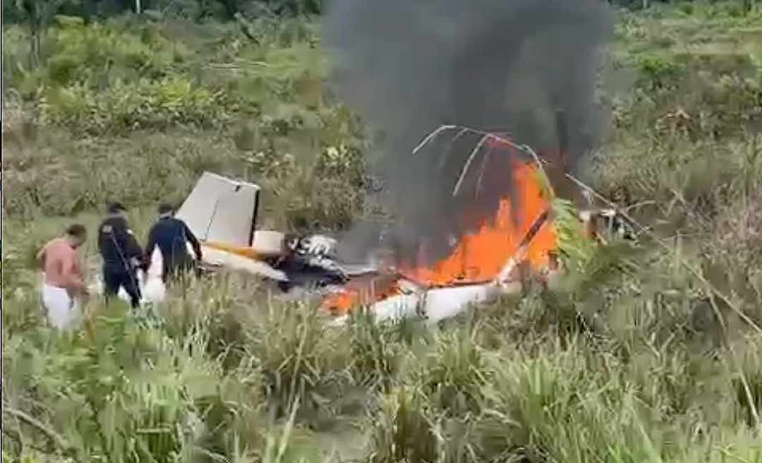 URGENTE: Avião cai e pega fogo em Manuel Urbano