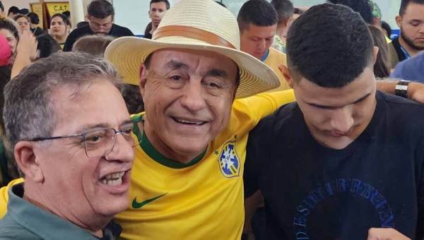 À espera de Bolsonaro no aeroporto, Bocalom diz que ex-presidente é honesto e comenta investigações: “Ficam dizendo que ele atrapalhou uma baleia”