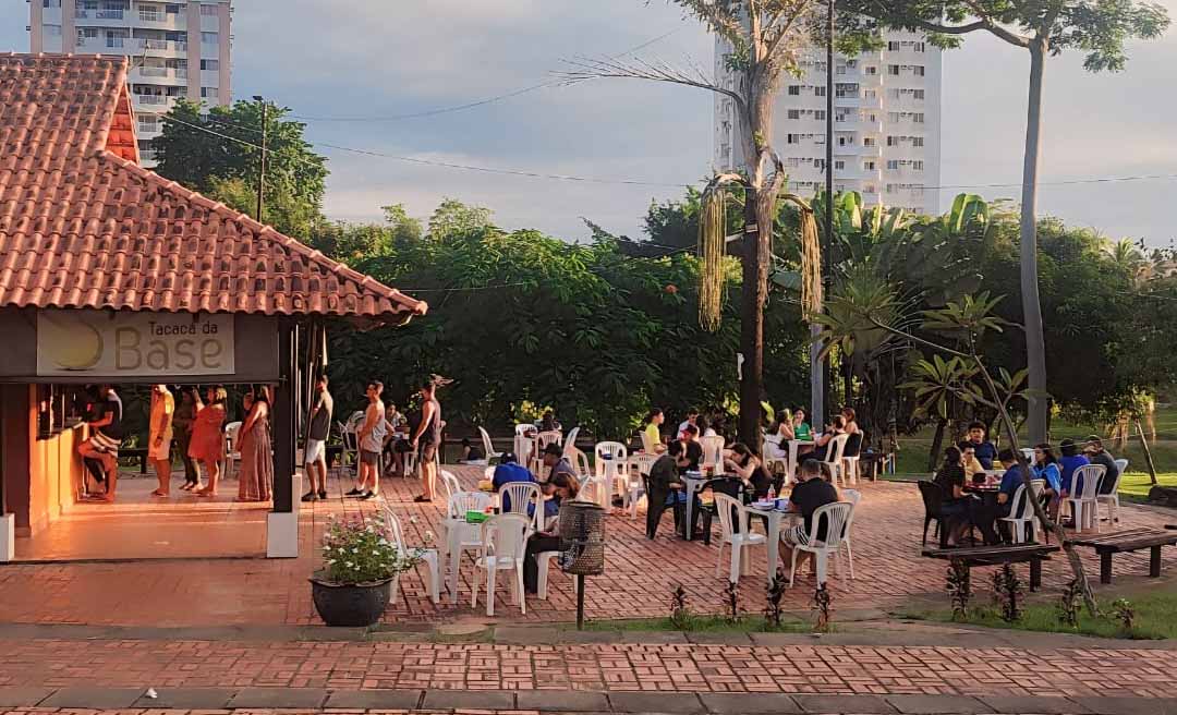 Tempo 'esfria' na cidade e rio-branquenses fazem fila para tomar tacacá