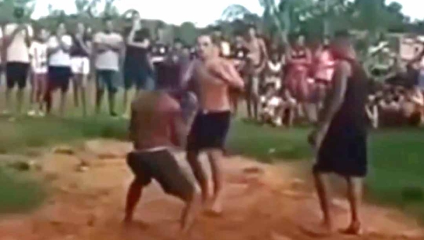 UFC improvisado na Capital termina com 'lutador' nocauteado; veja o vídeo