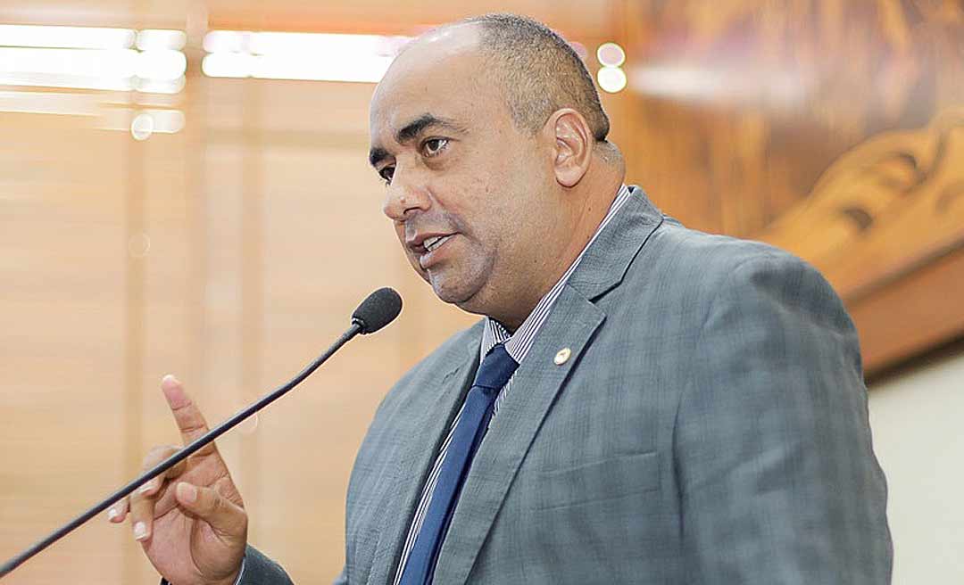 Clodoaldo Rodrigues diz que comerciantes de Cruzeiro do Sul estão tendo que pagar propina para bandidos