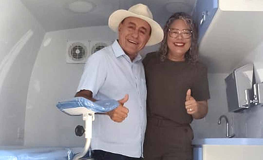 Com investimento de quase R$ 600 mil, prefeitura entrega consultório móvel para atendimento de pessoas em situação de rua