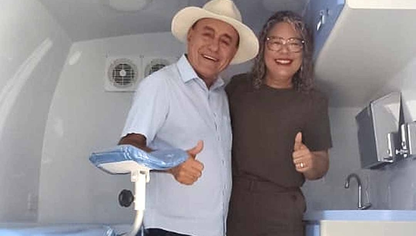 Com investimento de quase R$ 600 mil, prefeitura entrega consultório móvel para atendimento de pessoas em situação de rua