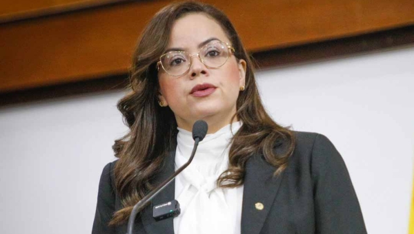 Opositora ferrenha na Aleac, Michelle Melo abre cessar fogo e parabeniza Gladson Cameli
