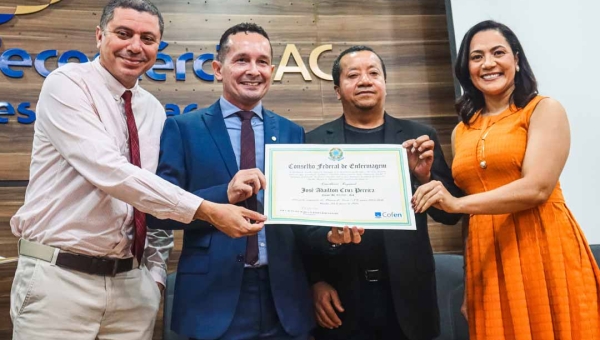 Adailton Cruz toma posse como presidente do COREN AC