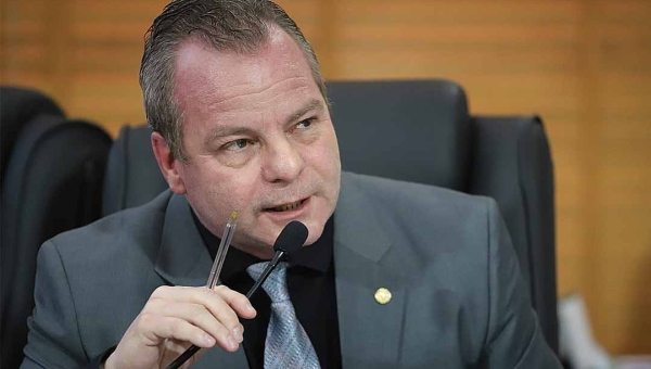 Longo parabeniza TJAC por projeto que regulamenta função de Juiz de Paz