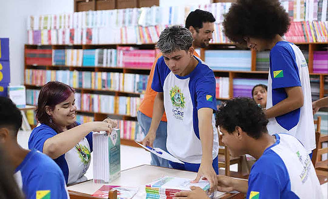 Confira o calendário de pagamento do programa Pé-de-Meia para estudantes nascido em março e abril