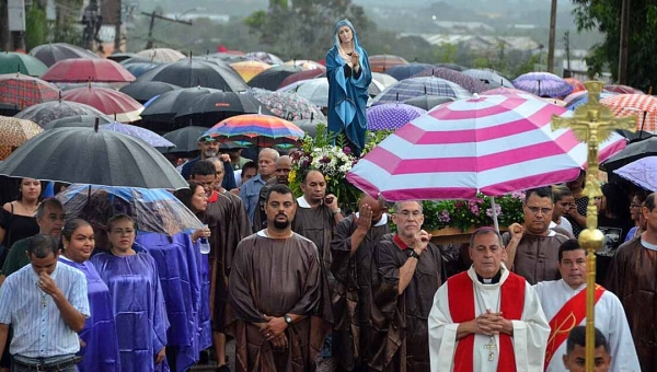 Encenação da Paixão de Cristo e procissão marcam a Sexta-feira Santa na Capital acreana