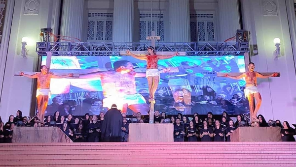 Encenação da Paixão e Morte de Cristo emociona fiéis em Rio Branco