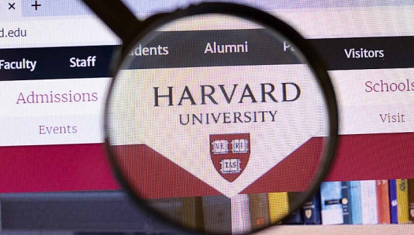 Acreanos podem concorrer a 5 mil bolsas de estudo do Santander para cursos de negócios de Harvard