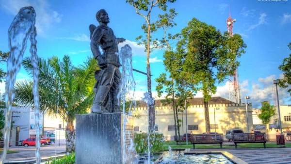 Bocalom inova e sanciona lei “Adote uma Praça”, que permite empresas privadas o uso de espaços públicos