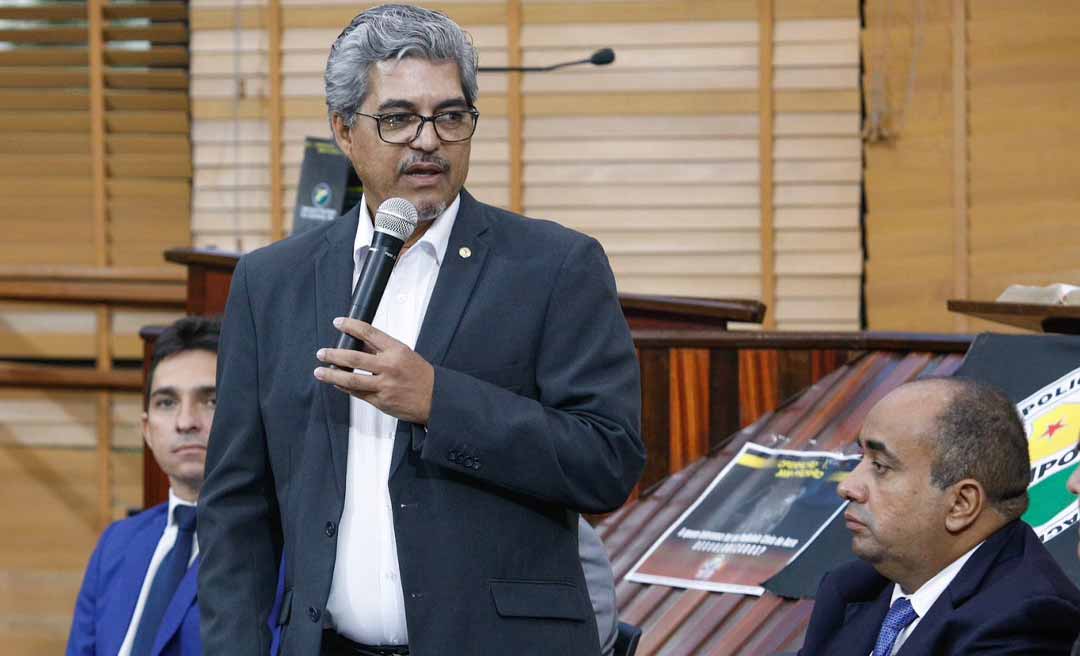 “Contem comigo, com meu mandato, para estar aqui vigilante e apoiando sempre a luta de vocês”, diz Edvaldo a policiais civis