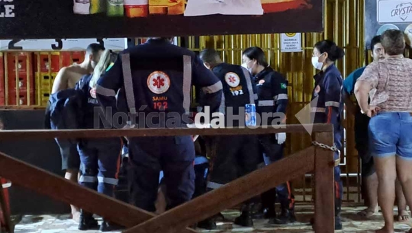 Criminoso enfurecido entra em bar no Benfica e esfaqueia trabalhador na noite de domingo