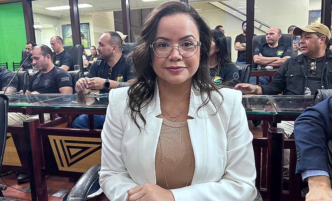 "Se o delegado-geral não puder fazer nada pela Polícia Civil que se levante da cadeira”, diz Michelle Melo em audiência