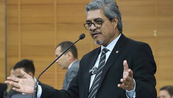 Edvaldo Magalhães denuncia que afastamento de diretora de escola foi arbitrário