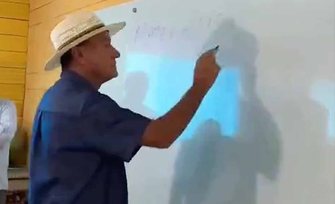 Em escola no Taquari, Bocalom relembra período em que dava aulas de matemática