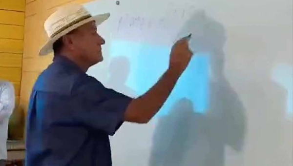 Em escola no Taquari, Bocalom relembra período em que dava aulas de matemática