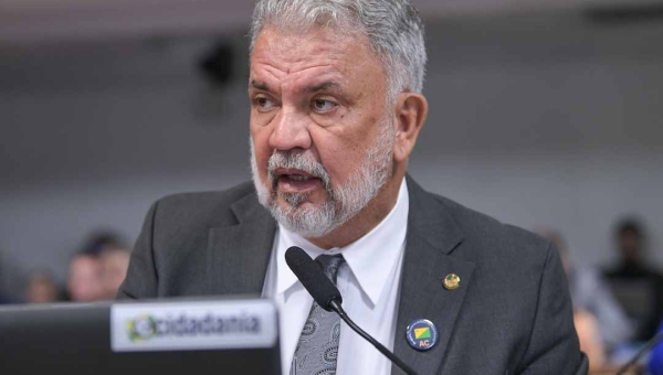 Comissão presidida por Petecão aprova porte de arma para policiais legislativos nos estados