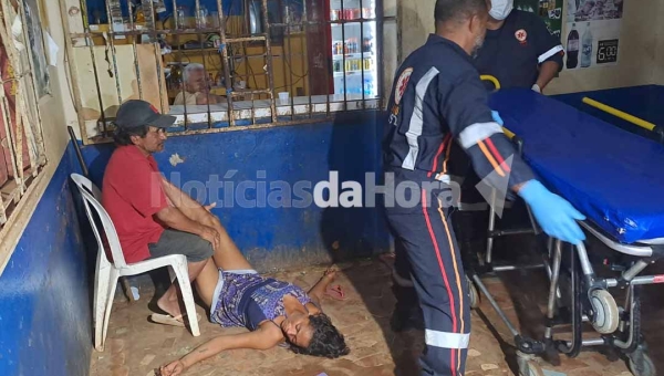 Mulher corre e pede socorro em bar após ser baleada na perna no Belo Jardim I