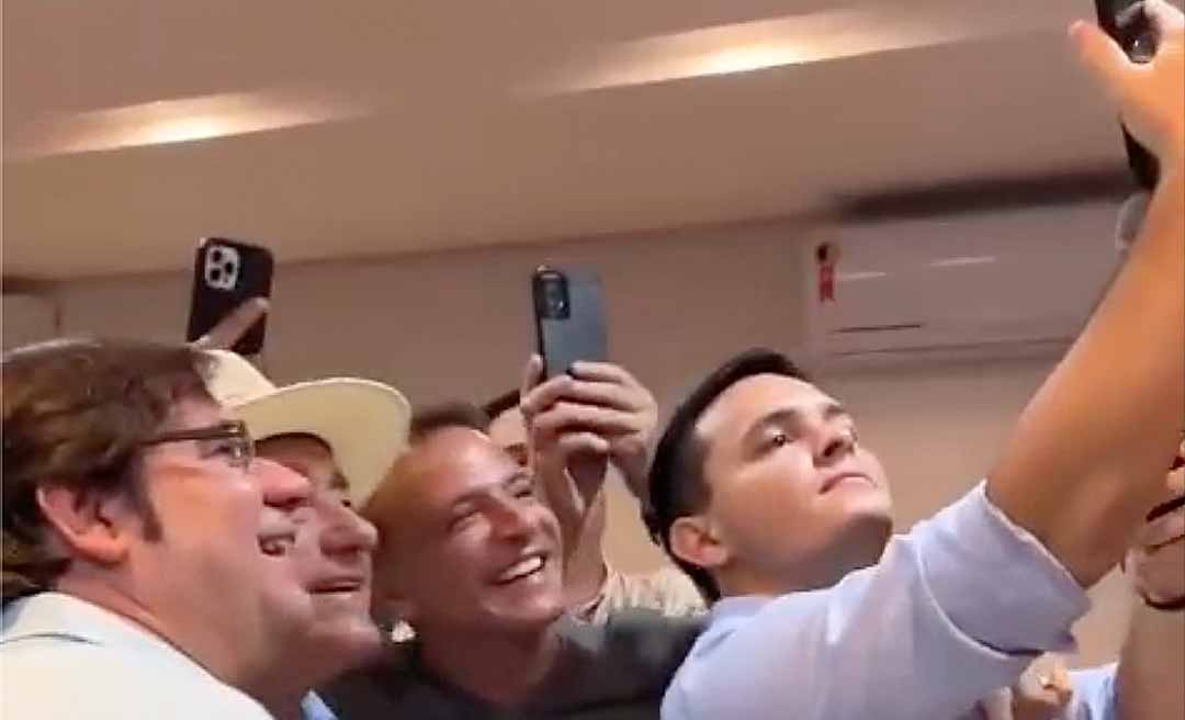 "Estamos nos fortalecendo para mudar o destino do Brasil", diz Bolsonaro em chamada de vídeo durante encontro do PL em Rio Branco