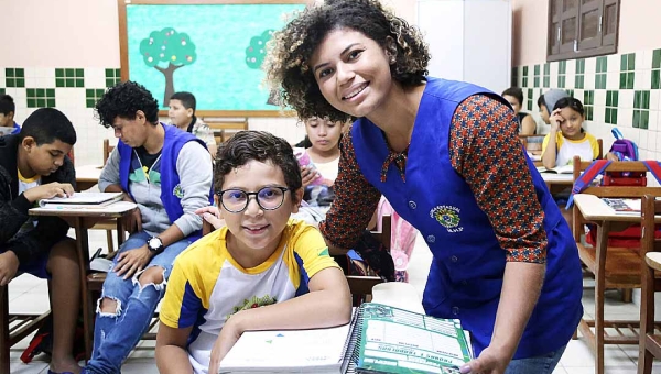 Governo do Acre convoca candidatos aprovados em seletivo da Educação para entrega de documentos e assinatura de contrato