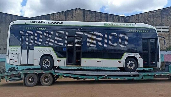 Primeiro ônibus elétrico chega a Rio Branco para teste e deve ser apresentado por Bocalom