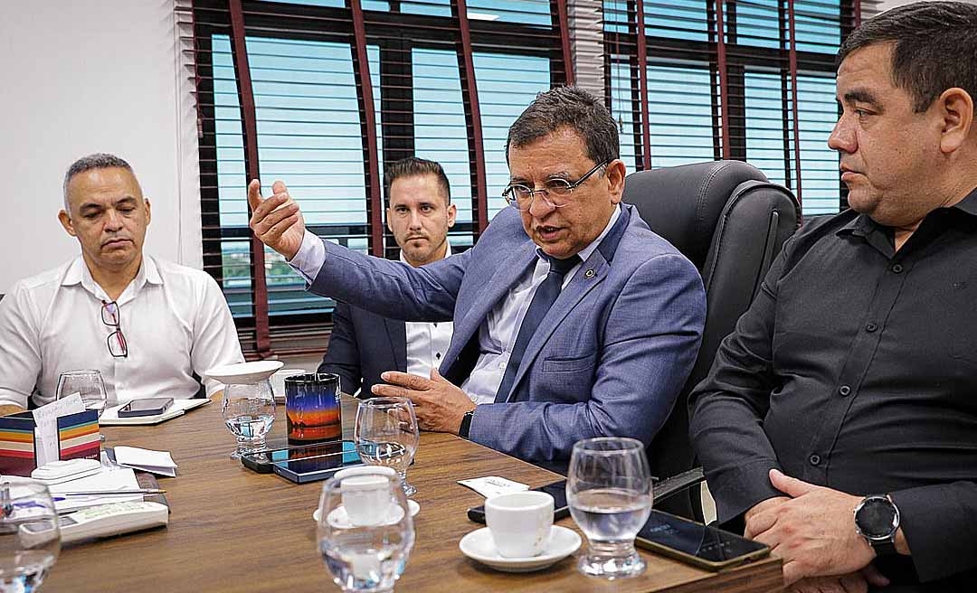 Presidente Gonzaga recebe visita do embaixador da IMBRICS+ Peru para estreitar relações comerciais entre os dois países