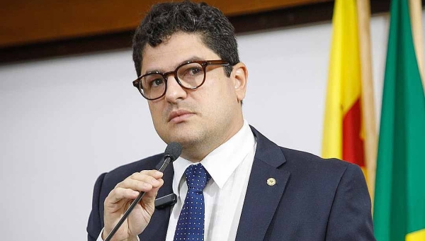 Vice-líder do governo garante transparência e continuidade dos serviços de saúde em meio a questionamentos sobre contratos da Sesacre