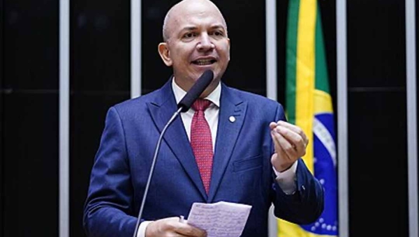 Gerlen Diniz dá importante passo para levar energia elétrica às comunidades rurais às margens do rio Purus