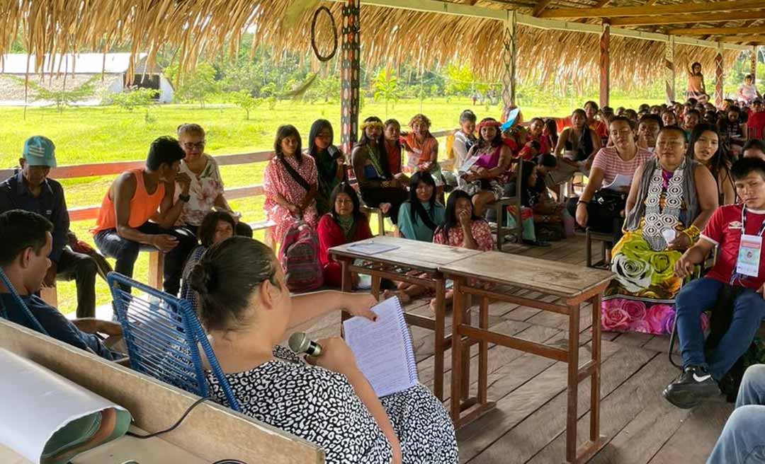 Governo do Acre fortalece diálogo e apoio à população indígena em Feijó durante 1ª Assembleia de Mulheres do Alto Rio Envira