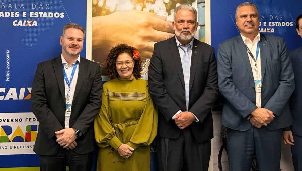 Petecão e Perpétua unem esforços para agilizar a implantação da central de atendimentos da CEF no Acre