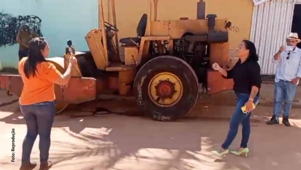 Graça da Baixada e pré-candidata a vereadora discutem no meio da rua na Baixada da Sobral por causa do Asfalta Rio Branco; veja vídeo