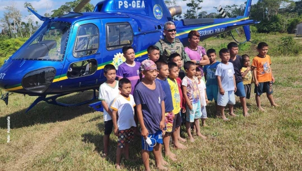 Segurança Pública presta apoio aéreo para ação social em comunidade indígena de Mâncio Lima