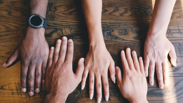 Ofensas por causa da cor, raça ou religião se aproximaram de 50% no ano passado, mostra Anuário