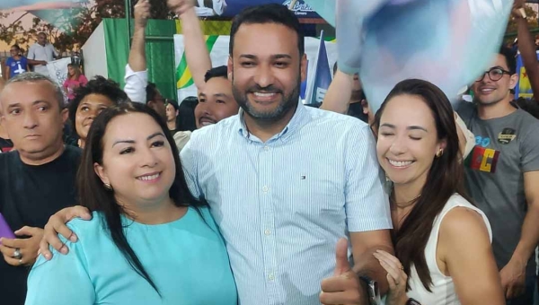 Acompanhada de Aberson Carvalho, Elzinha Mendonça participa de convenção do PL: "Vim prestigiar a festa da democracia!"