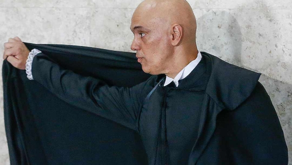 Policiais rodoviários federais do Acre podem estar envolvidos no vazamento de dados de Alexandre de Moraes; há a hipótese de que acessos foram hackeados