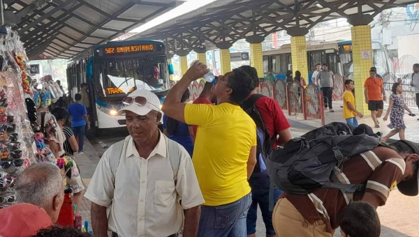 Expectativa é de que nove mil pessoas passem pelo Terminal Urbano neste domingo de eleição; gratuidade está mantida
