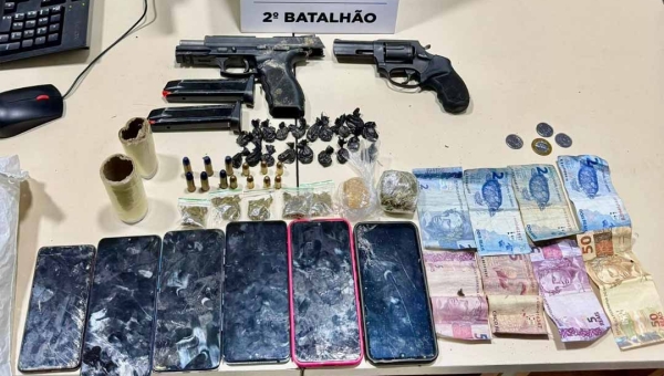 PM detém quadrilha com armas, drogas, moto roubada e dinheiro no Recanto dos Buritis